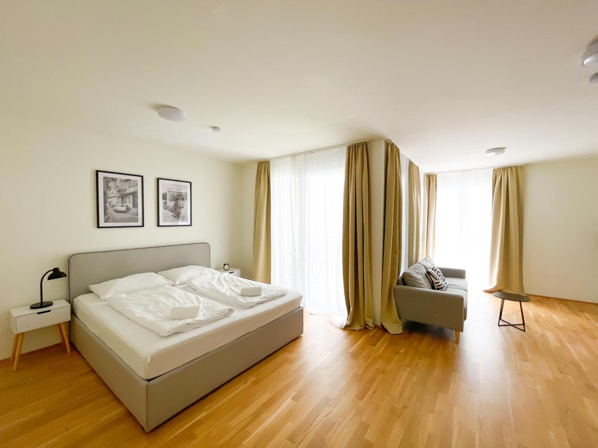 Whats-app Self-check-in - 1br Apartment, Near Airport,15 Min To Center * Viena