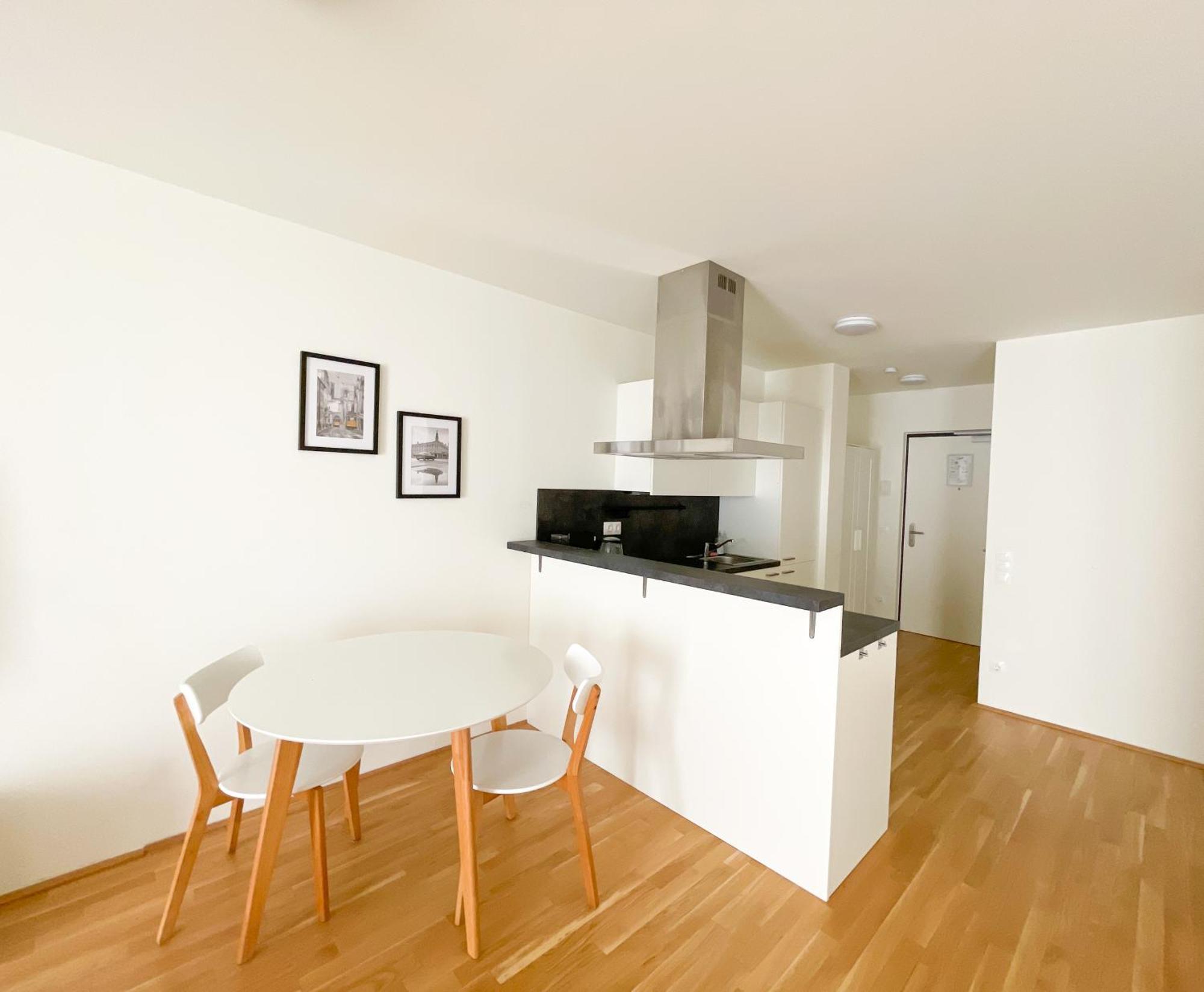 Whats-app Self-check-in - 1br Apartment, Near Airport,15 Min To Center